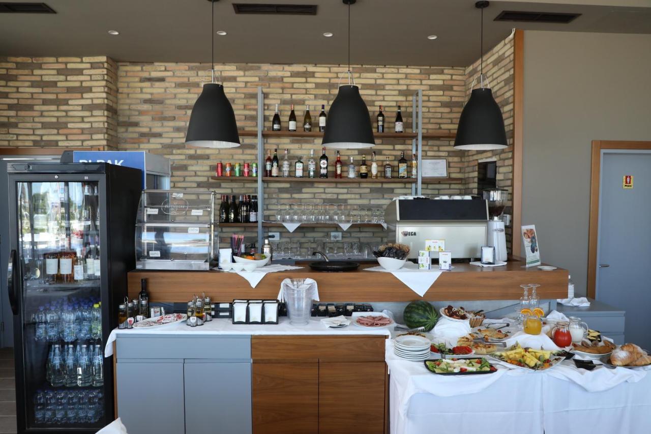 Dolce Italia Residence Radhimë Екстериор снимка