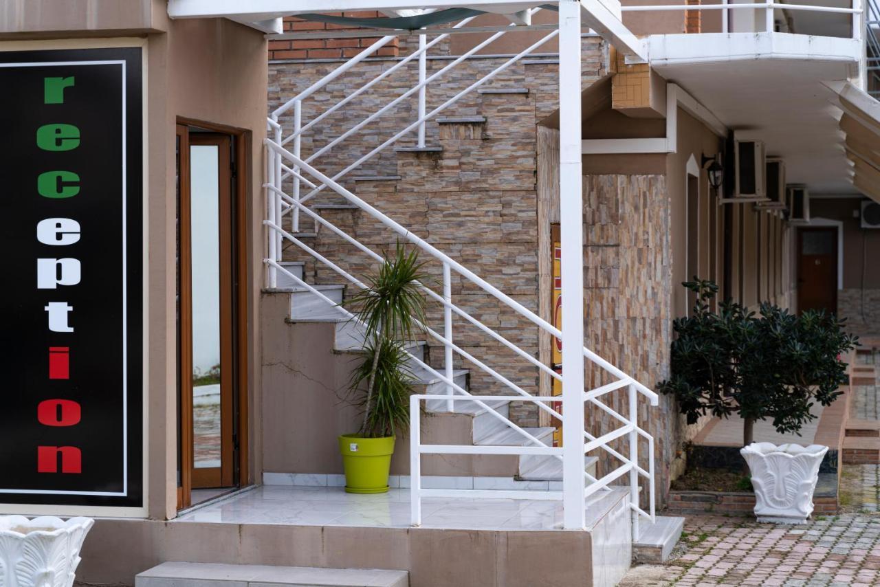 Dolce Italia Residence Radhimë Екстериор снимка