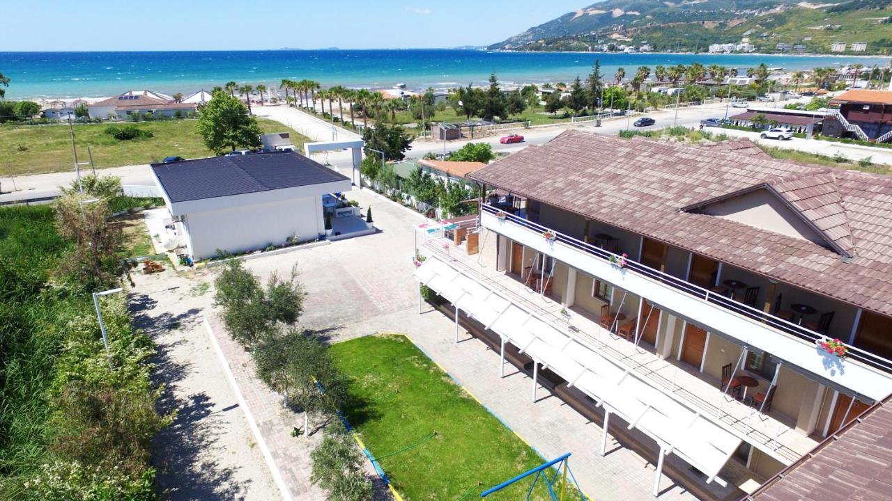 Dolce Italia Residence Radhimë Екстериор снимка